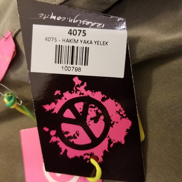 Re Design ❤ Handmade Army Green Studded Cargo Vest - Picture 6 of 7